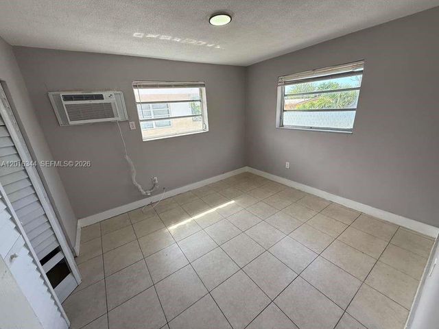 1646 NW 2nd St 6, Miami, FL 33125