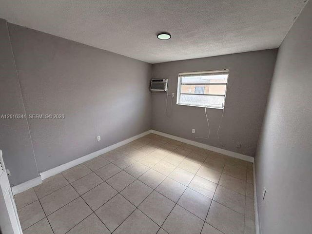 1646 NW 2nd St 6, Miami, FL 33125