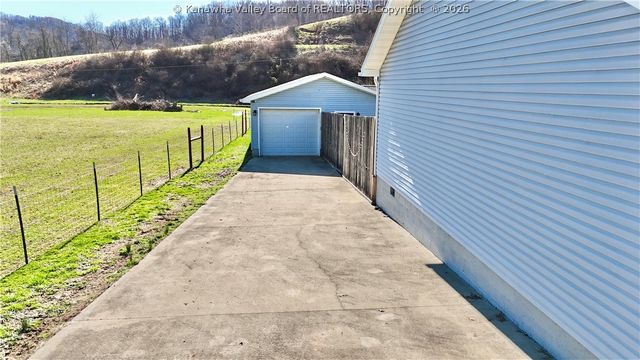 3395 Servia Elmira Road, Duck, WV 25063
