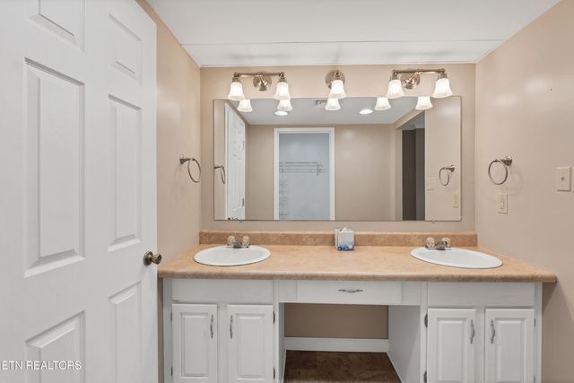 411 Regal Tower 411, Maryville, TN 37804