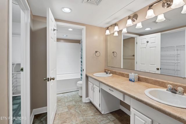 411 Regal Tower 411, Maryville, TN 37804