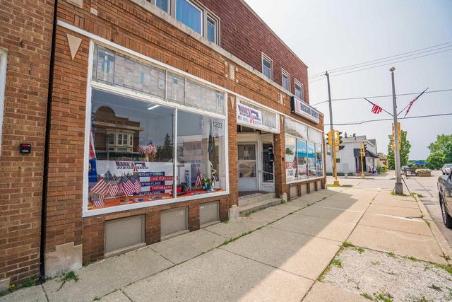 1233 Milwaukee AVENUE, South Milwaukee, WI 53172