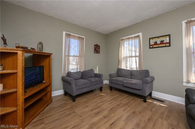 204 S Main Street, Tuscarawas, OH 44682