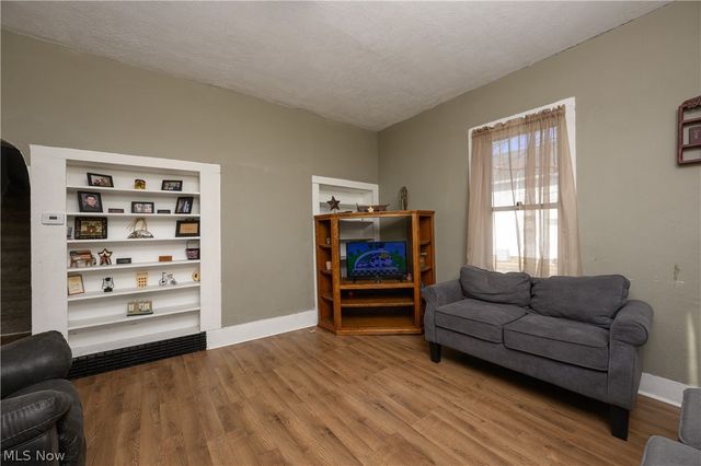 204 S Main Street, Tuscarawas, OH 44682