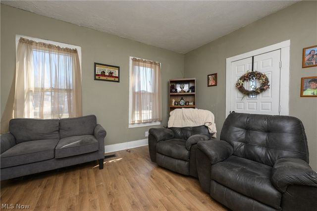 204 S Main Street, Tuscarawas, OH 44682