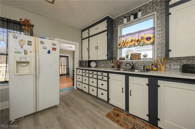 204 S Main Street, Tuscarawas, OH 44682