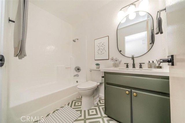 1118 Fallbrook, Corona, CA 92880