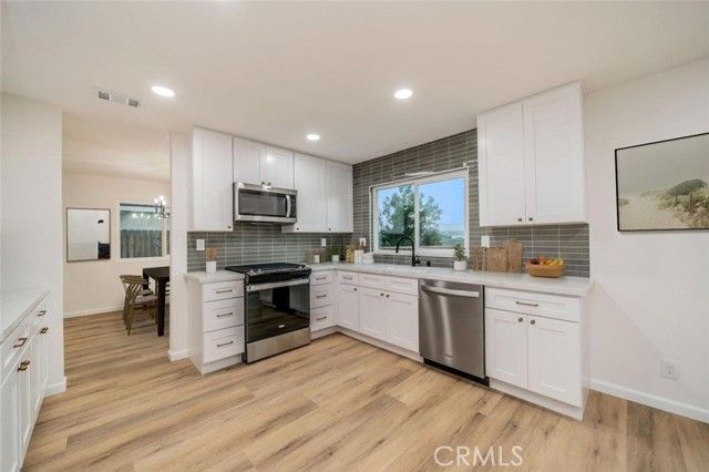 1118 Fallbrook, Corona, CA 92880