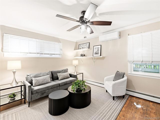 19 Radcliff Avenue, Port Washington, NY 11050