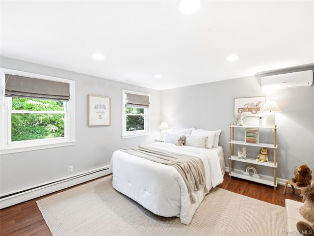 19 Radcliff Avenue, Port Washington, NY 11050