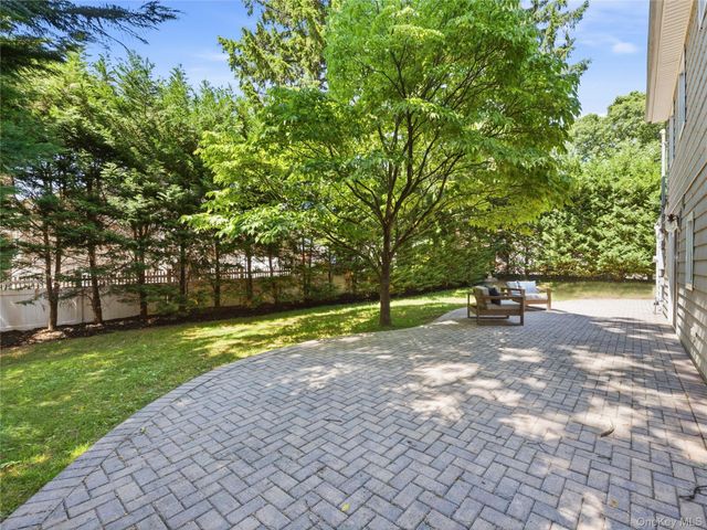 19 Radcliff Avenue, Port Washington, NY 11050