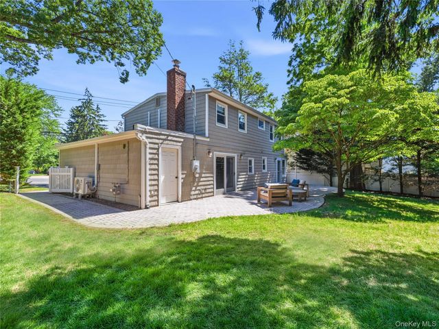 19 Radcliff Avenue, Port Washington, NY 11050