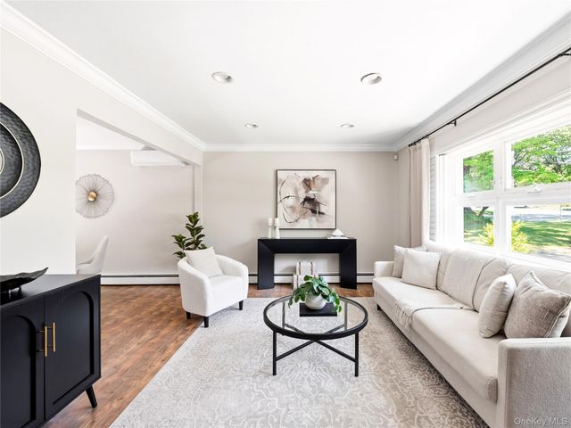 19 Radcliff Avenue, Port Washington, NY 11050