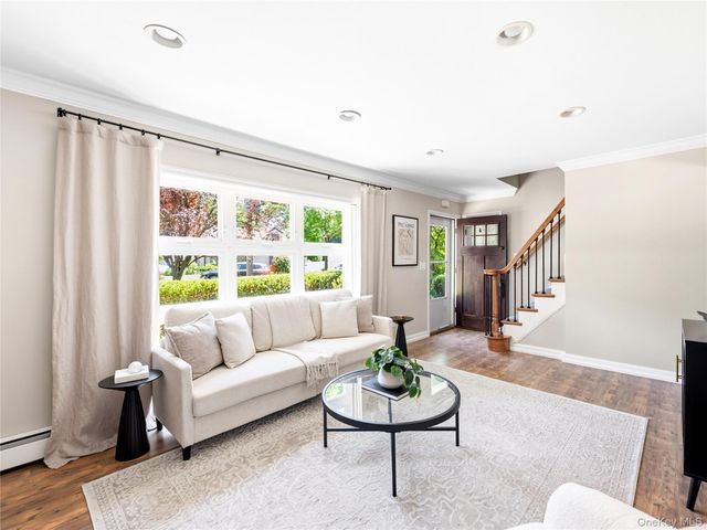 19 Radcliff Avenue, Port Washington, NY 11050