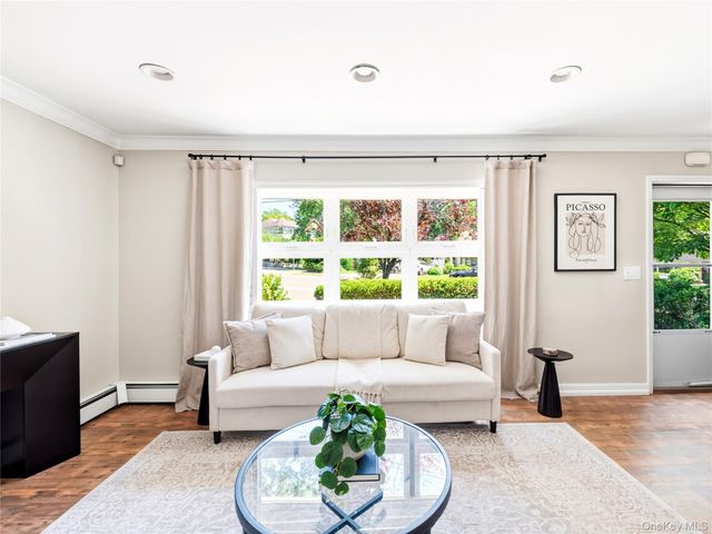 19 Radcliff Avenue, Port Washington, NY 11050