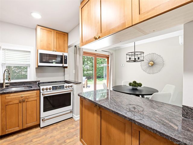 19 Radcliff Avenue, Port Washington, NY 11050