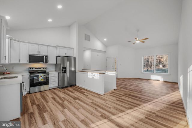 523 OAK HILL RD, Berkeley Springs, WV 25411