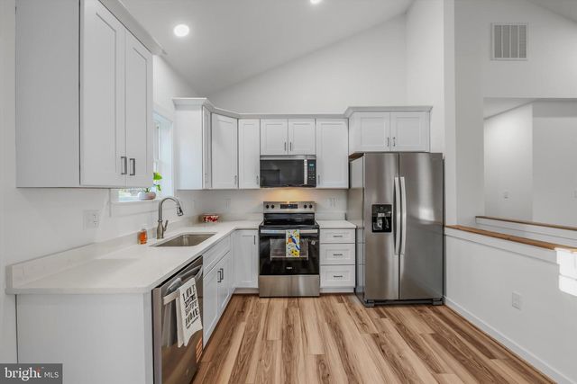 523 OAK HILL RD, Berkeley Springs, WV 25411