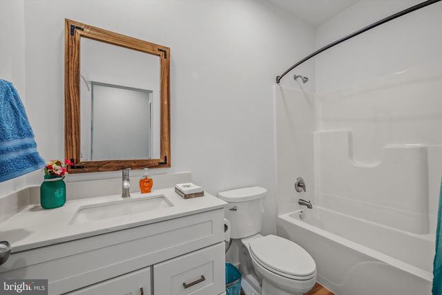 523 OAK HILL RD, Berkeley Springs, WV 25411