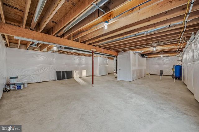 523 OAK HILL RD, Berkeley Springs, WV 25411