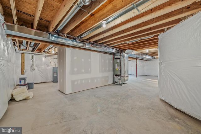 523 OAK HILL RD, Berkeley Springs, WV 25411