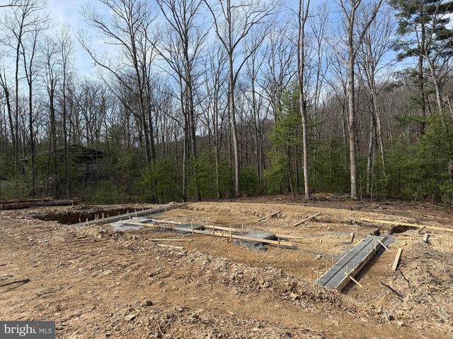 523 OAK HILL RD, Berkeley Springs, WV 25411