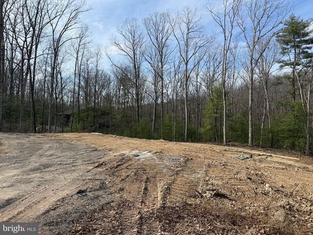 523 OAK HILL RD, Berkeley Springs, WV 25411