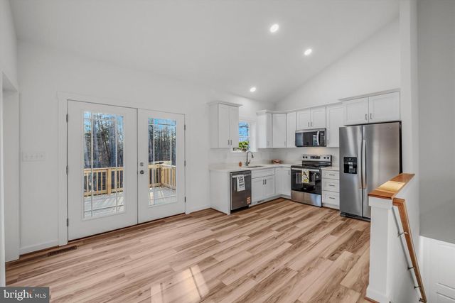 523 OAK HILL RD, Berkeley Springs, WV 25411