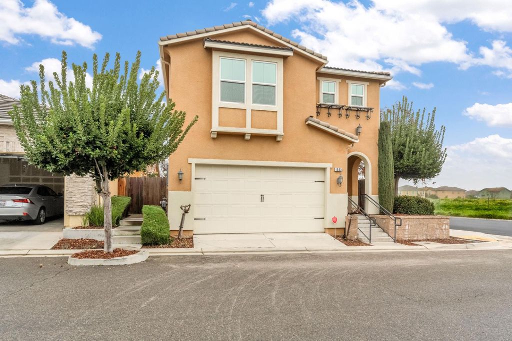 1503 N Reunion Way, Clovis, CA 93619