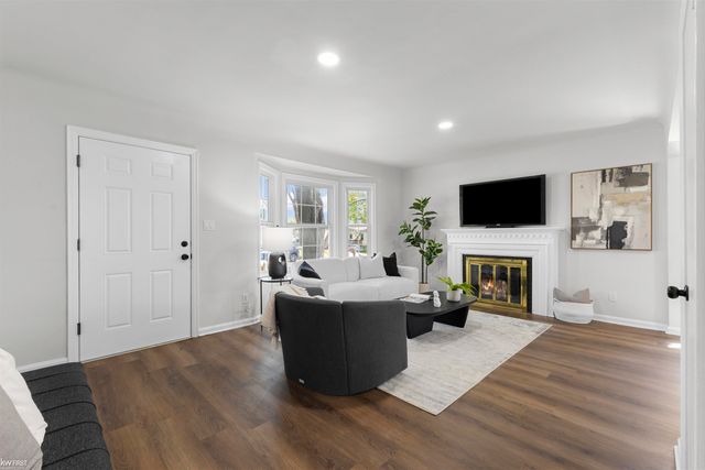 210 Preston Avenue, Waterford, MI 48328