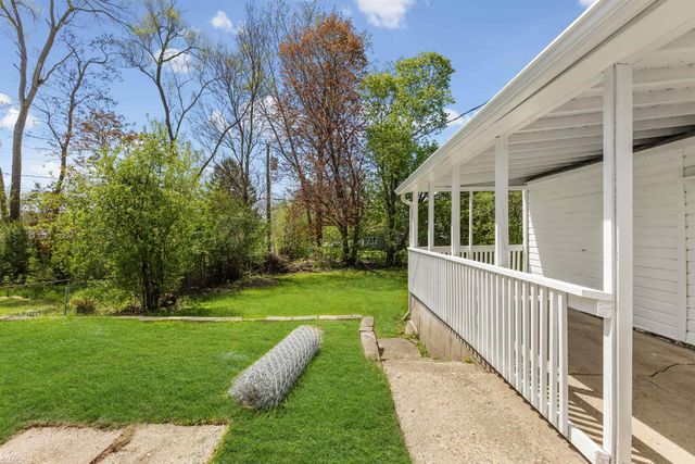 210 Preston Avenue, Waterford, MI 48328
