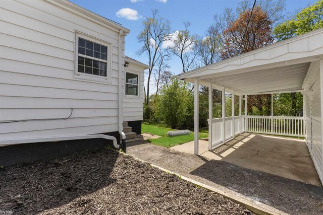 210 Preston Avenue, Waterford, MI 48328
