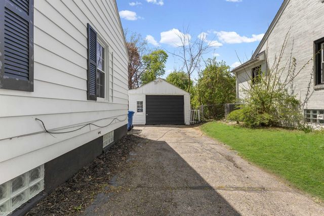 210 Preston Avenue, Waterford, MI 48328