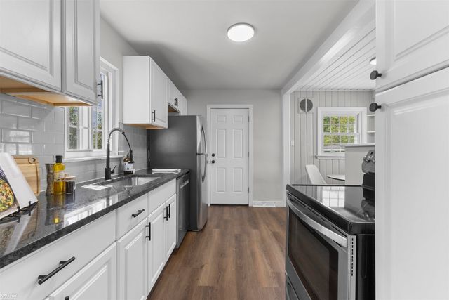 210 Preston Avenue, Waterford, MI 48328