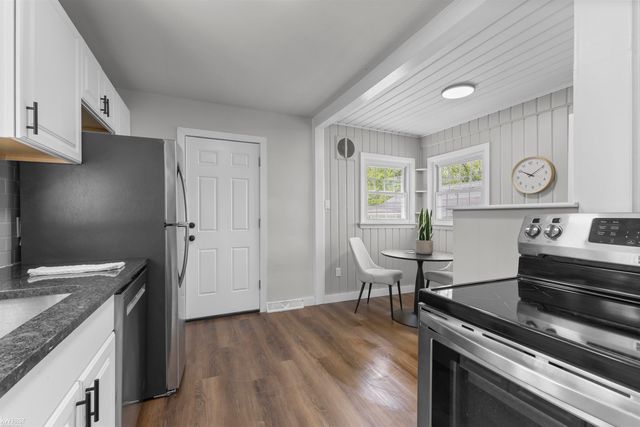 210 Preston Avenue, Waterford, MI 48328