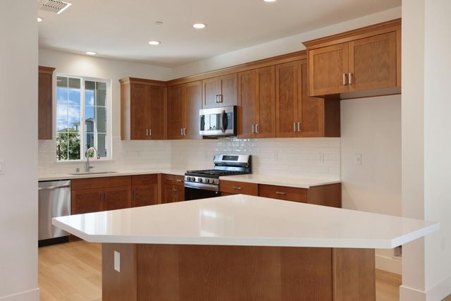 3265 Rugnao Way, Manteca, CA 95337