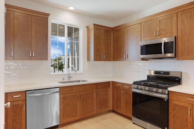 3265 Rugnao Way, Manteca, CA 95337