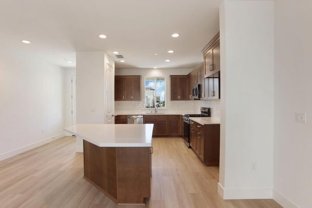 3265 Rugnao Way, Manteca, CA 95337