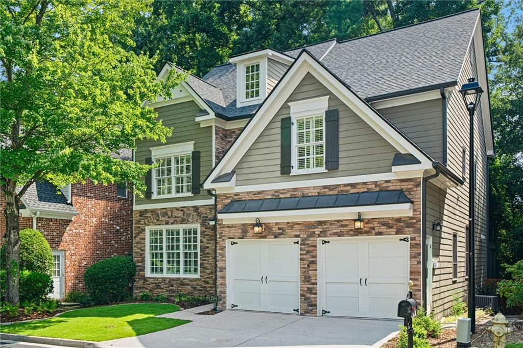 Image 10 of property listing at 2599 Brookline Circle, Brookhaven, GA 30319