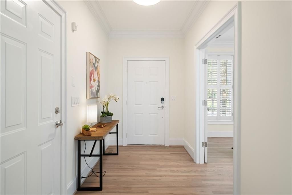 Image 11 of property listing at 2599 Brookline Circle, Brookhaven, GA 30319