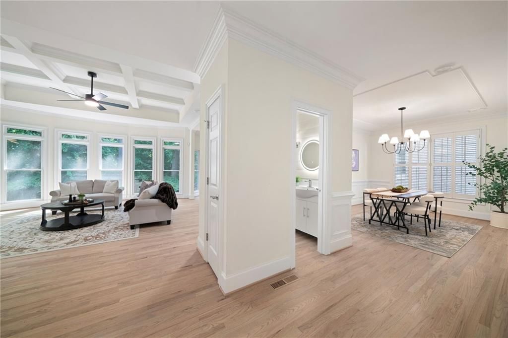 Image 13 of property listing at 2599 Brookline Circle, Brookhaven, GA 30319