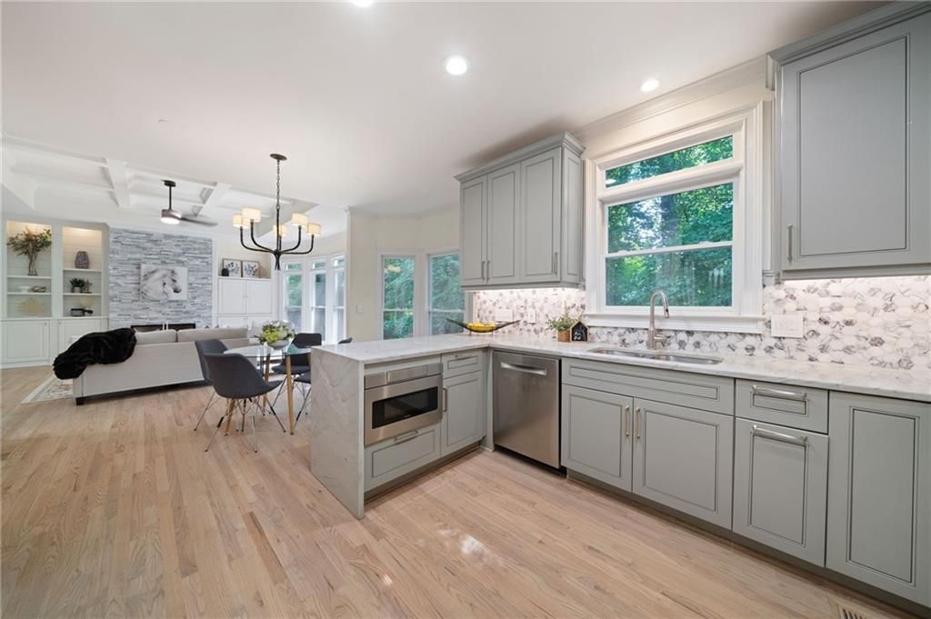 Image 17 of property listing at 2599 Brookline Circle, Brookhaven, GA 30319