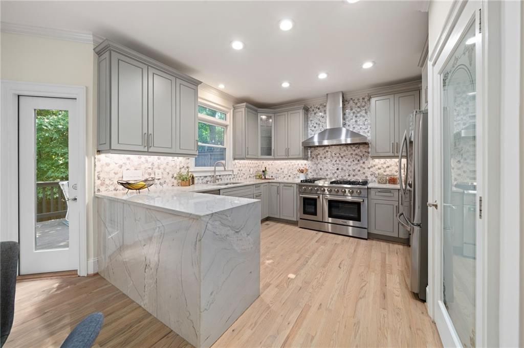 Image 2 of property listing at 2599 Brookline Circle, Brookhaven, GA 30319
