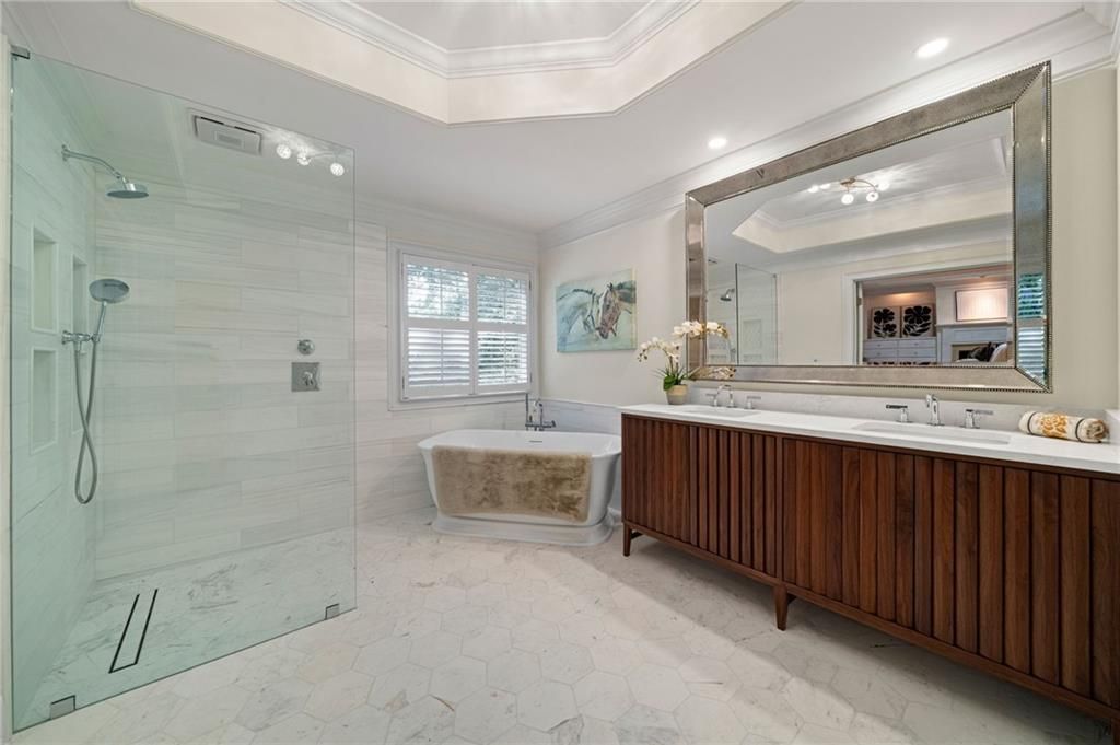 Image 30 of property listing at 2599 Brookline Circle, Brookhaven, GA 30319