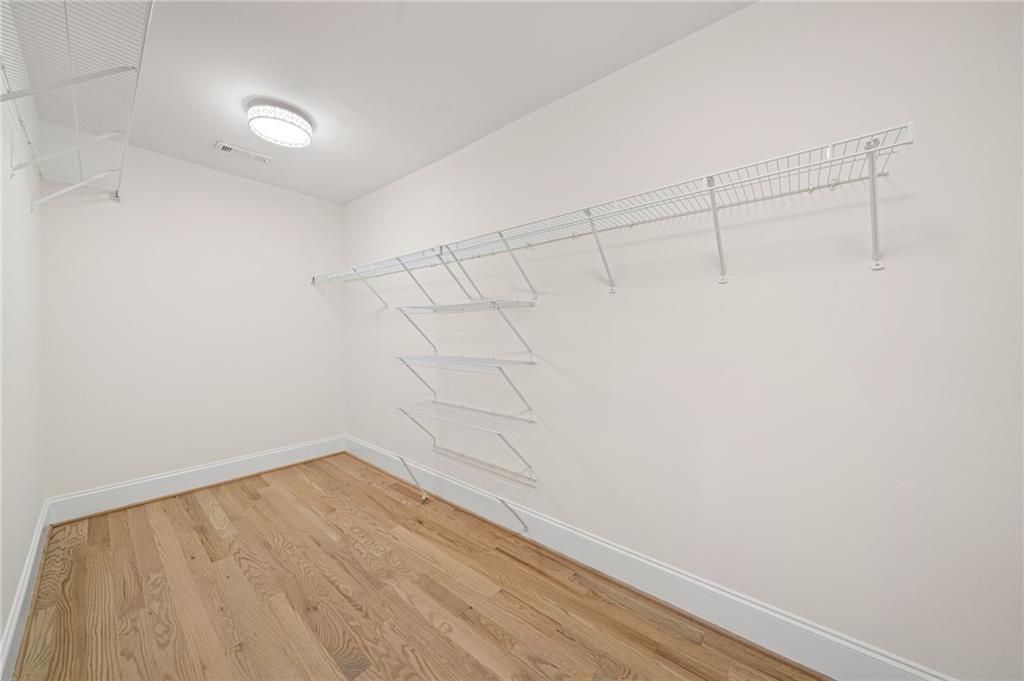 Image 31 of property listing at 2599 Brookline Circle, Brookhaven, GA 30319