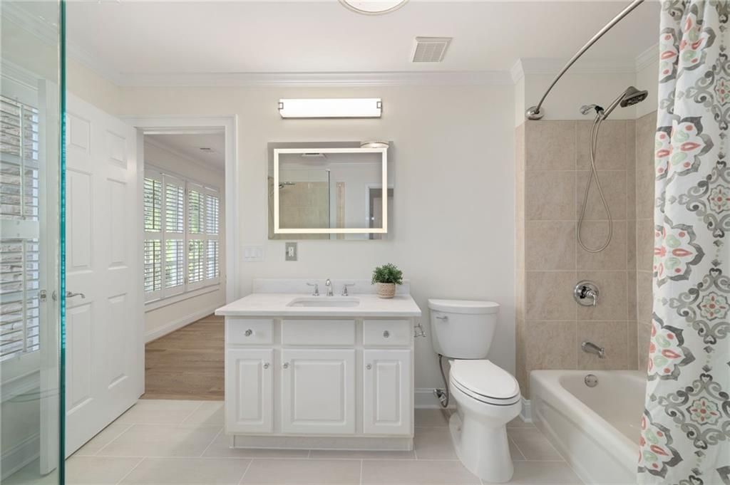Image 37 of property listing at 2599 Brookline Circle, Brookhaven, GA 30319