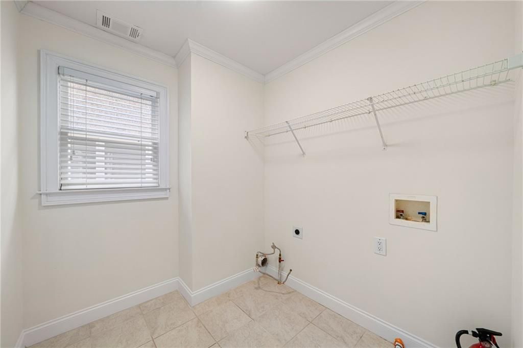Image 40 of property listing at 2599 Brookline Circle, Brookhaven, GA 30319