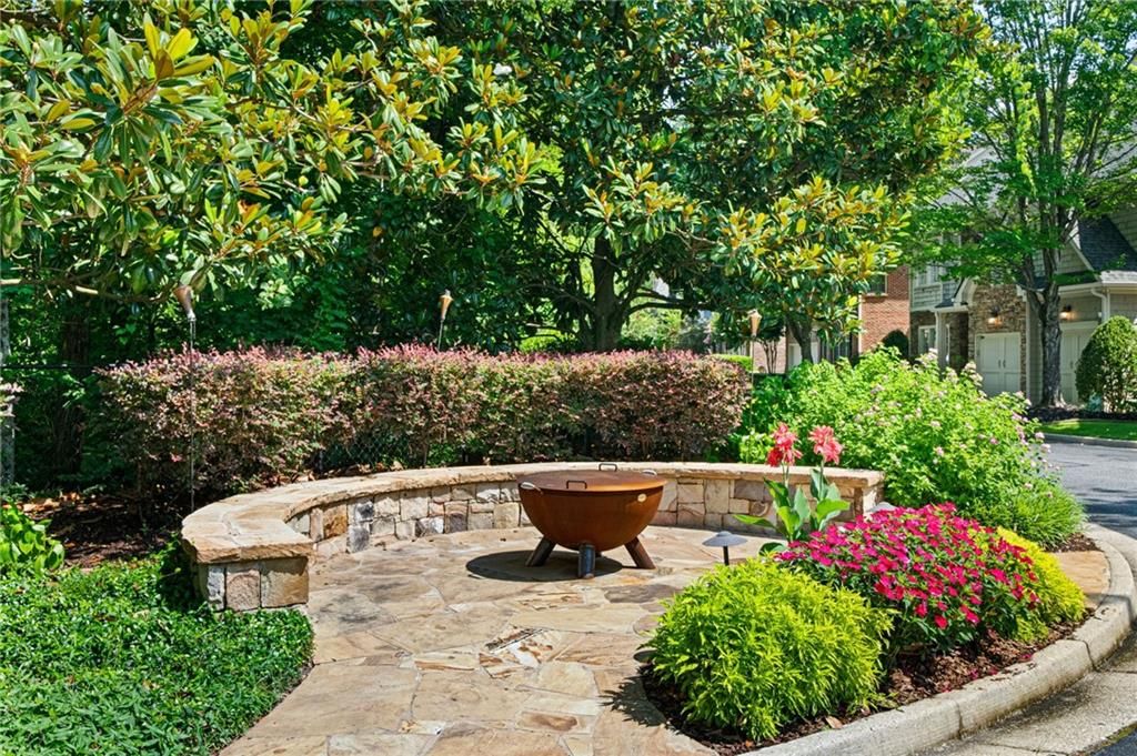Image 46 of property listing at 2599 Brookline Circle, Brookhaven, GA 30319