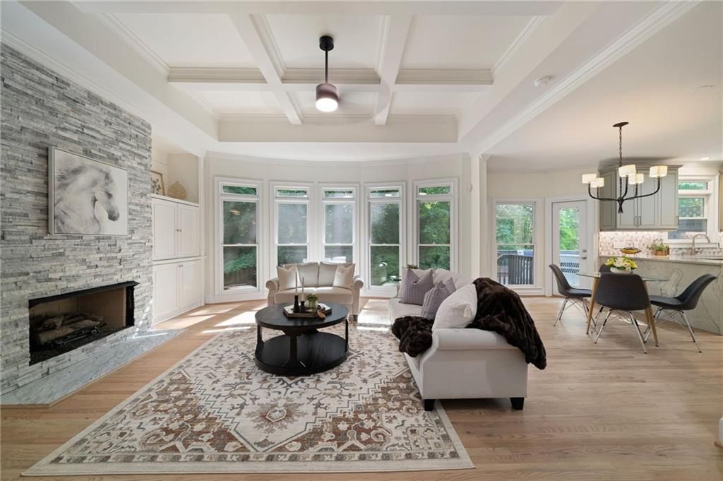 Image 5 of property listing at 2599 Brookline Circle, Brookhaven, GA 30319