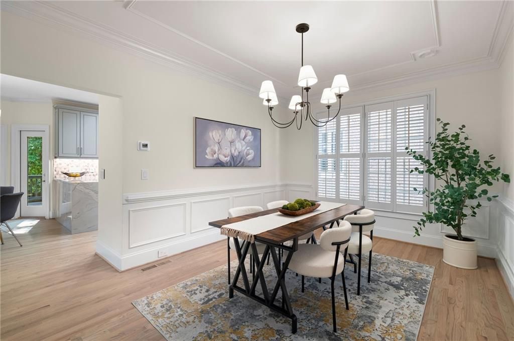 Image 7 of property listing at 2599 Brookline Circle, Brookhaven, GA 30319